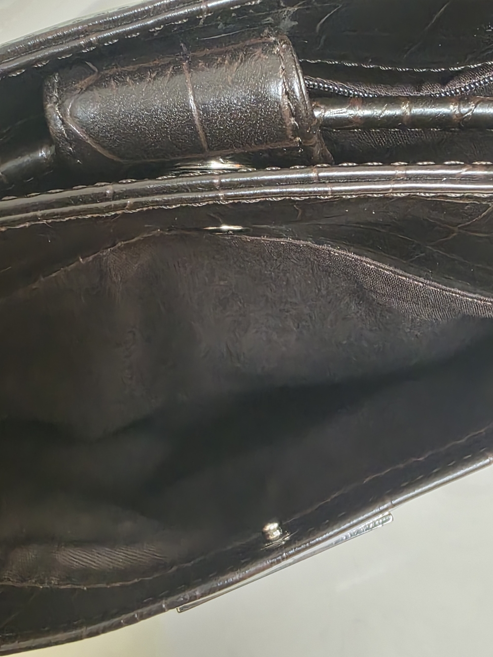 VINTAGE Nine West Dark Brown Croc-Embossed Patent Leather Shoulder Y2k Bag - Picture 9 of 12